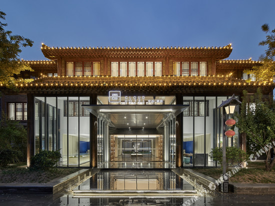 云·文心酒店(开封清明上河园万岁山武侠城店)