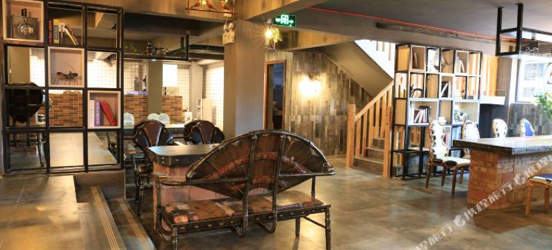 湖畔·忆阁(桂林两江四湖榕湖店)图片