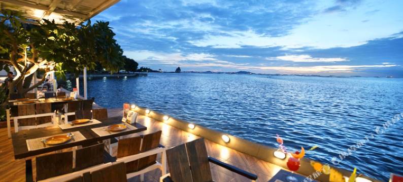 海滨阁楼酒店-是拉差(The Loft Seaside Sriracha Hotel)图片