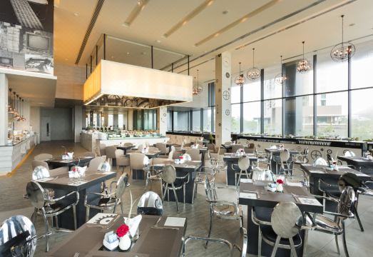 Tsix5 Phenomenal Hotel PattayaHotel Overview