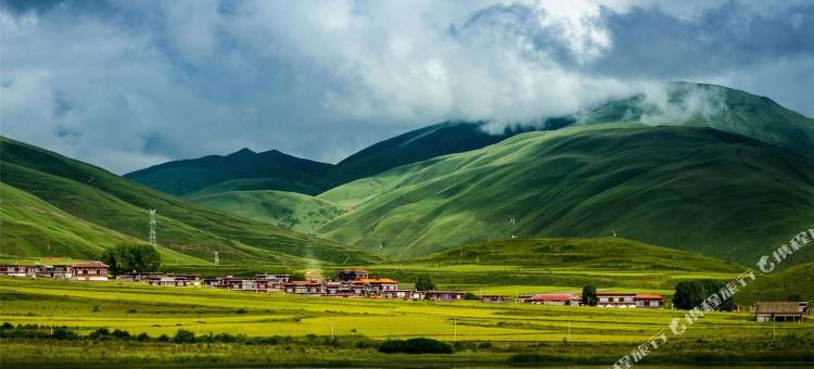 炉霍博达拉主题酒店图片