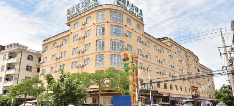 东兴鑫昌大酒店(万尾金滩店)图片