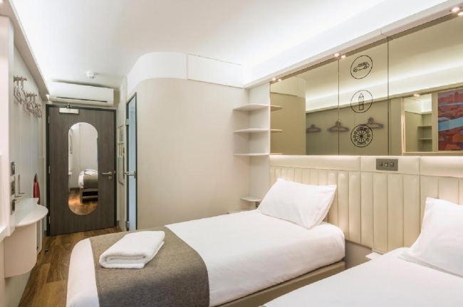 Point A Hotel Glasgow Over view