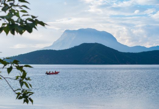 Gulu‘s house Lake View Smart Holiday Hostel Hotel Overview