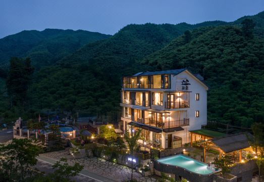 溪筑·云上雪域温汤Skiing with Hot Springs·木居度假民宿外景图