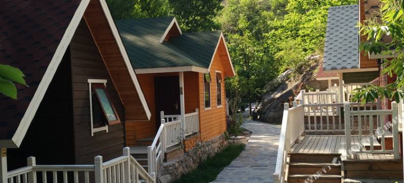 北京神堂峪七彩木屋图片