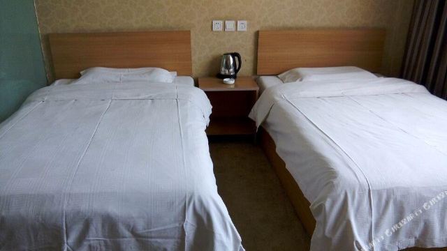 黄陵县 >> 酒店  标签: 宾馆快捷酒店 延安黄陵平安快捷酒店共多少人