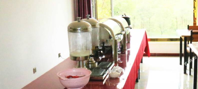 祁连绿野假日宾馆图片