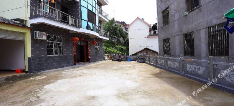 千岛湖塘边农庄图片