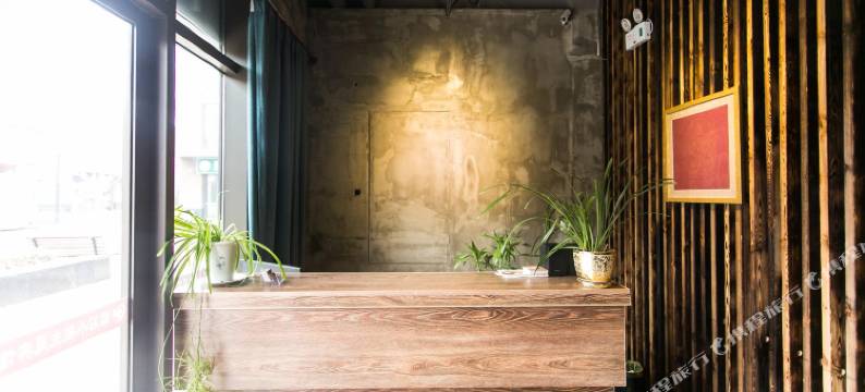 苏州圆石小歇主题宾馆(苏州科技大学石湖校区店)图片