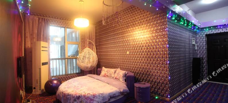 恋城情侣主题酒店(南京山西路店)图片