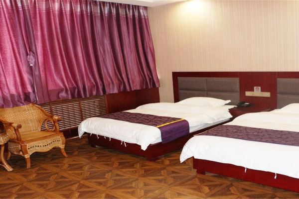 选择房间开业:2016合作雪峰商务宾馆位于合作市知合玛路南木娄加油站