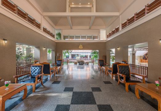 Eastern Grand Palace Hotel Overview