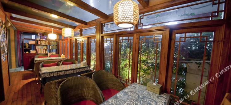 江畔·繁花茚舍图片