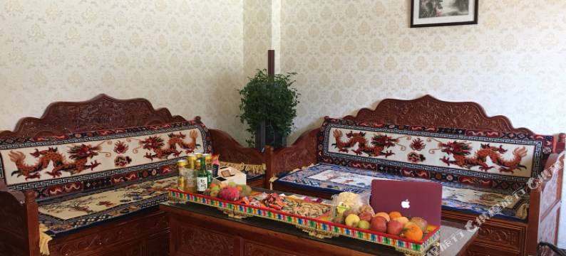 理县米亚罗雪山假日酒店图片