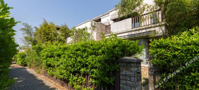 昆山悠静湖边小墅叠拼别墅图片