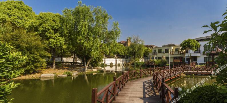 昆山悠静湖边小墅叠拼别墅图片