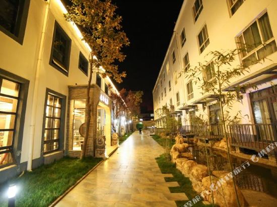 您的位置: 首页 酒店预订 桐柏酒店 > 桐柏梅园国际饭店