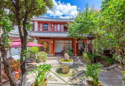 丽江听雨轩客栈外景图