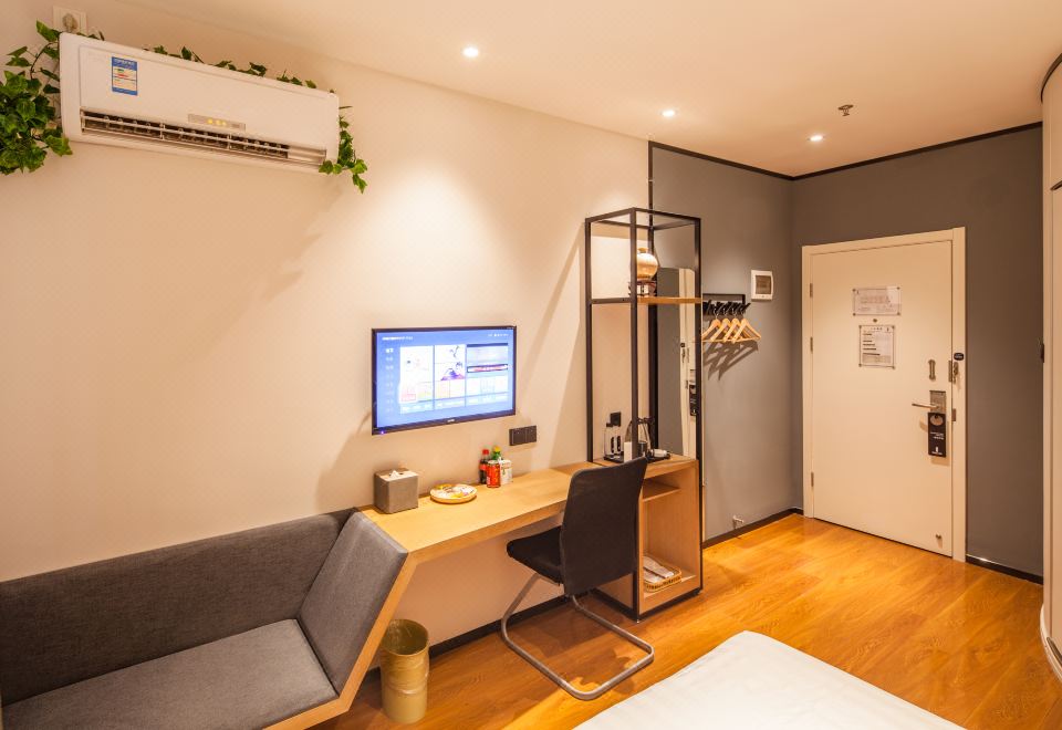 SuperiseHotel Hotel Overview
