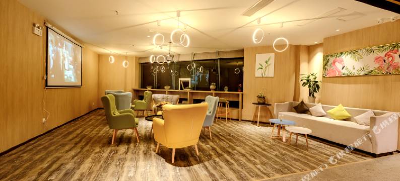 何夜青旅酒店(重庆解放碑步行街店)图片