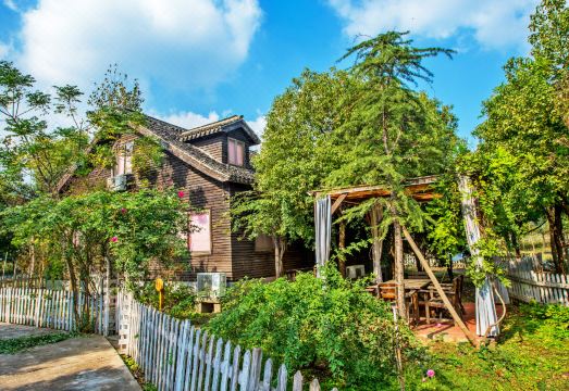 Xiangcaoyuan Holiday Farm Hotel Overview