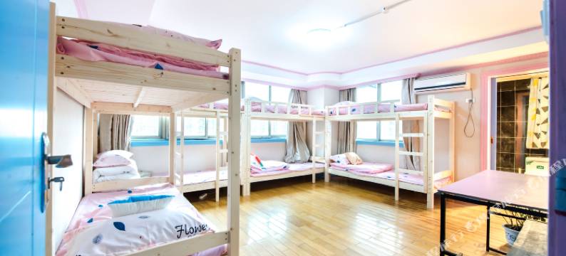 重庆王先森的时光隧道客栈图片