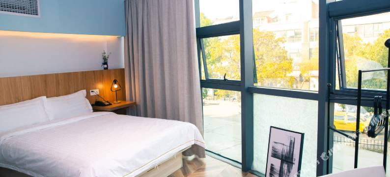 昆山印象秀水半岛酒店(花桥地铁站中骏世界城店)图片