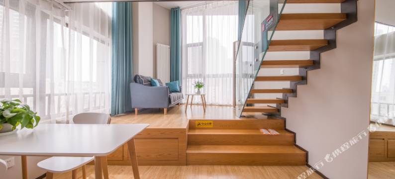 青岛万丽海景LOFT观海度假公寓(栈桥火车站店)图片