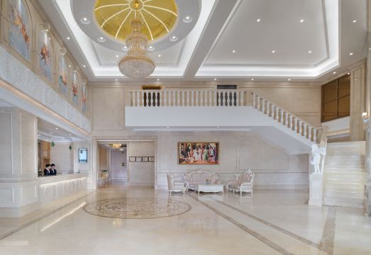 Vienna International Hotel (Yulin rongzhou bridge railway station shop ) Hotel Overview