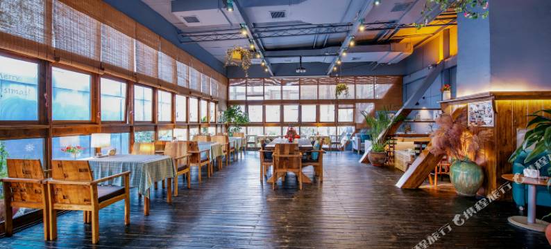 蒲宿设计型酒店(重庆冉家坝轻轨站店)图片