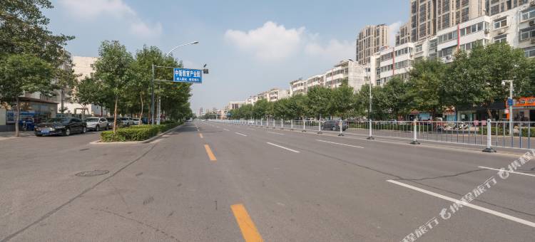 红蚂蚁主题酒店(新乡河师大万达店)图片