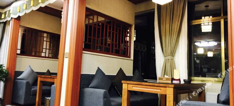 八宿泰洪主题酒店图片