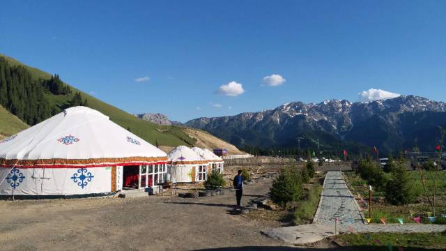 赛里木湖艾力山庄