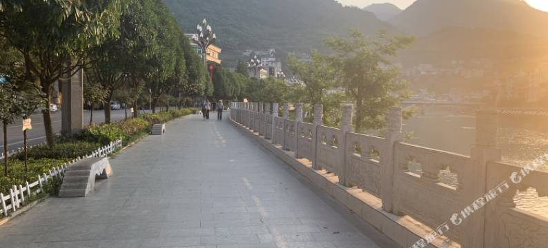 岚皋新月宾馆图片