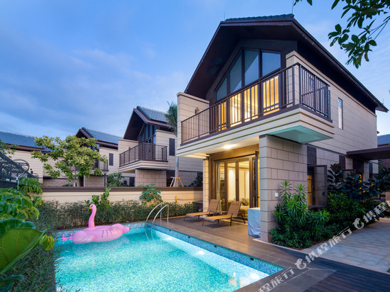 山河远阔·Holiday泳池别墅(三亚湾椰梦长廊店)