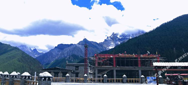 稻城达瓦民居图片