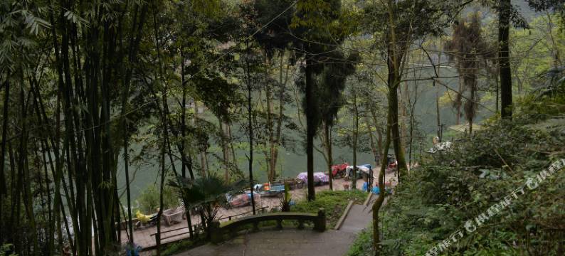 见山·平安私汤山庄(峨眉山景区店)图片