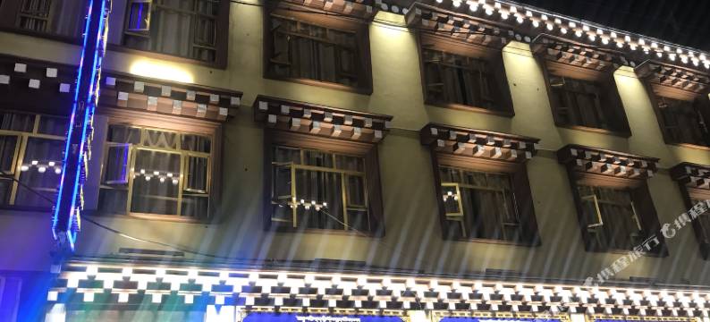 新龙格萨大酒店图片