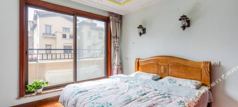 C罗豪华海边别墅东方影都民宿(玉皇山路分店)图片