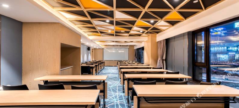 潮漫酒店(哈尔滨哈西高铁站万达广场店)图片