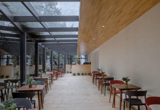 tlyunrivera Hotel Overview