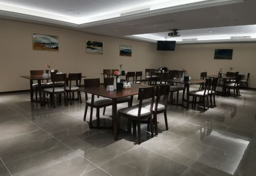 Skyline & Cloud HotelHotel Overview