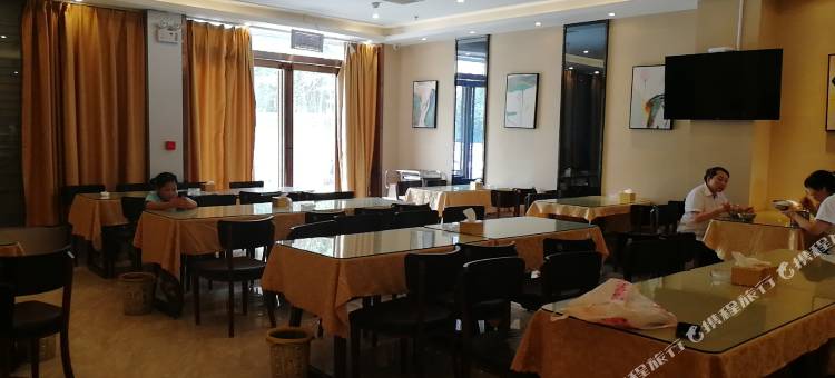 鸿泰商务酒店(卢氏金地苑店)图片