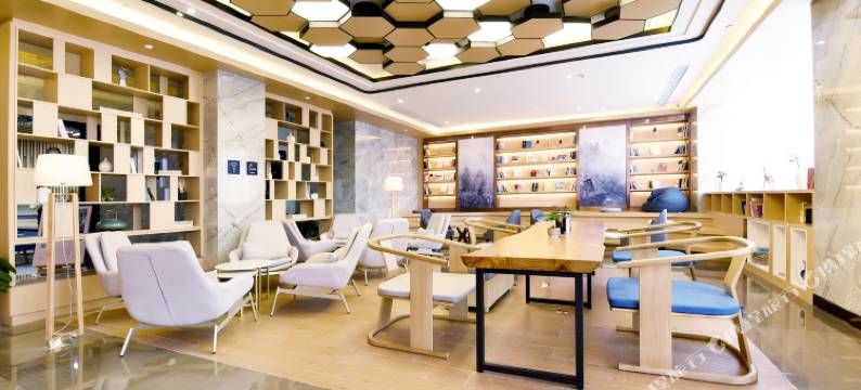 长沙省政府地铁站亚朵酒店图片