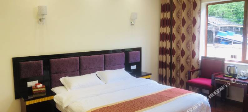 宝兴达瓦更扎大酒店图片