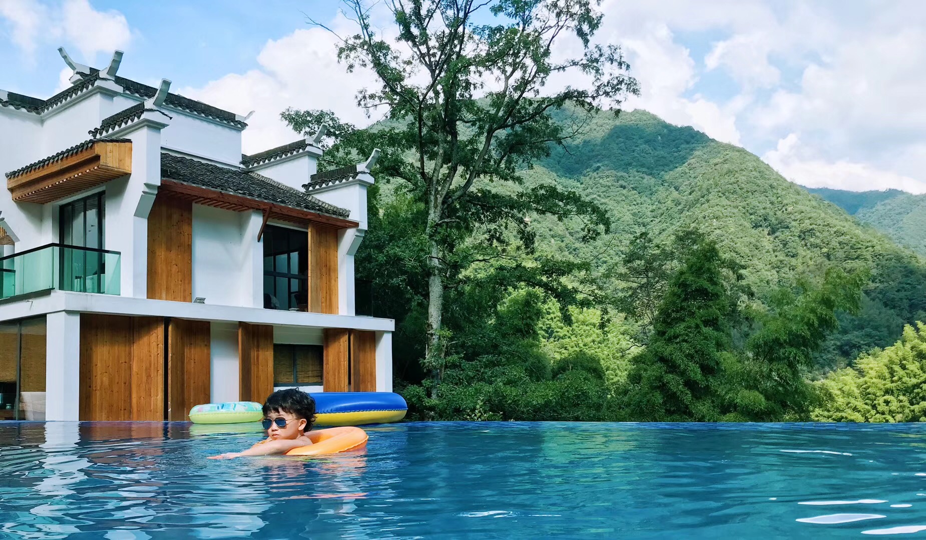 Cloudy Stay HotelOver view