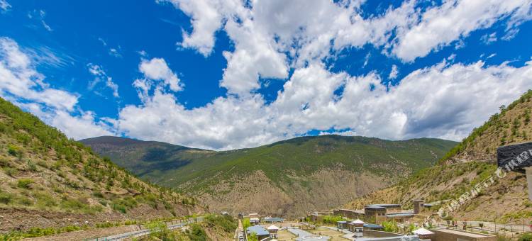 稻城亚丁明宇丽呈别院图片