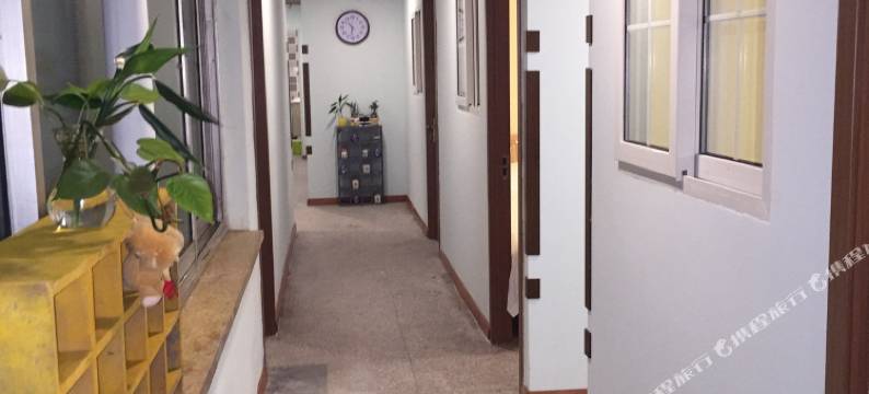 青岛依帆小栈青年旅舍(青岛火车站中山路地铁站店)图片