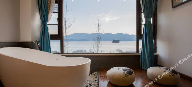 泸沽湖云上度假酒店(达祖情人滩店)图片